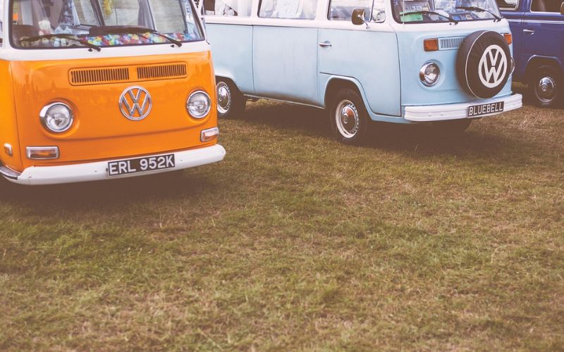 Lee más sobre el artículo ¿Cómo preparar tu furgoneta para una ruta de surf?