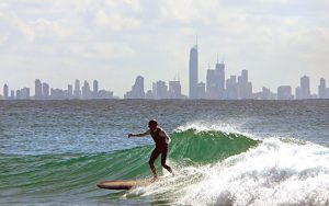 El Glide En El Surf, Fluir Sobre La Ola Con Estilo
