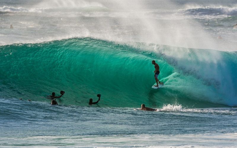 Lee más sobre el artículo El tubo en el surf: La maniobra reina de las olas