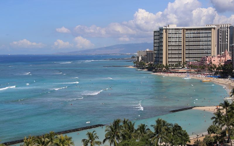 Lee más sobre el artículo Las 5 mejores playas para surfear en Hawái