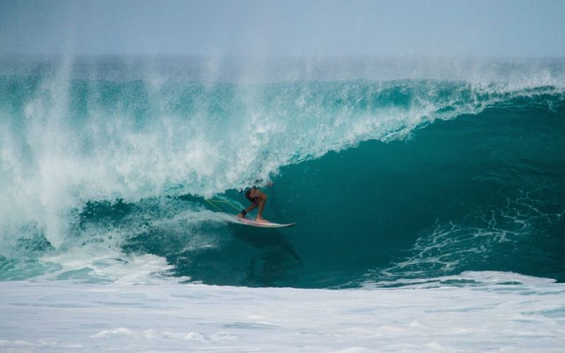 Lee más sobre el artículo Super Tubes: La ola reina de Jeffreys Bay en Sudáfrica